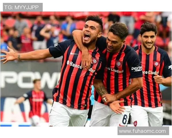 独立队与圣马丁图的激烈对决揭示足球战术与团队精神的完美结合