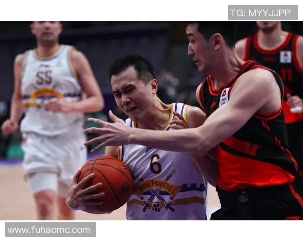 四川队与江苏队在CBA赛场的激烈对决引发球迷热议精彩瞬间回顾 四川队与江苏队在CBA赛场的激烈对决引发球迷热议精彩瞬间回顾